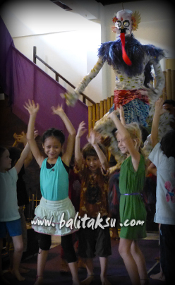 alt="Magical Graduation Performance – The Spring Children Ubud"