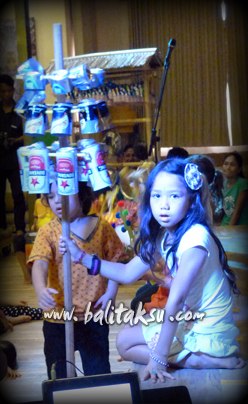 alt="Pentas Angklung & Recycle Music oleh the Spring School Ubud"