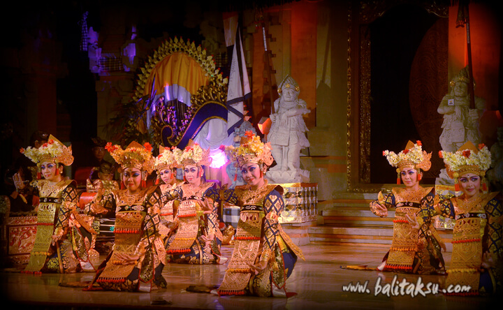 Tari Legong Sri Padma