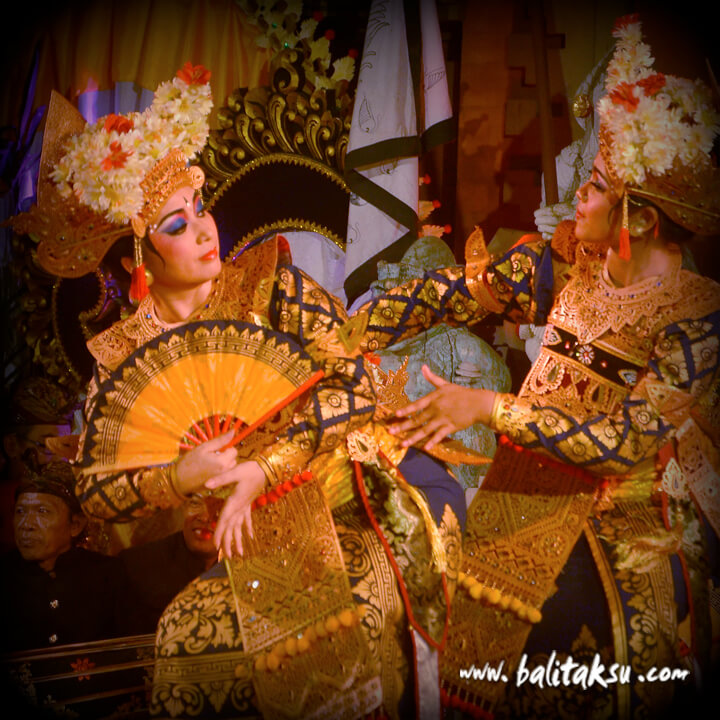 Tari Legong Sri Padma