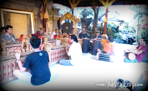 Tari Legong Sri Padma